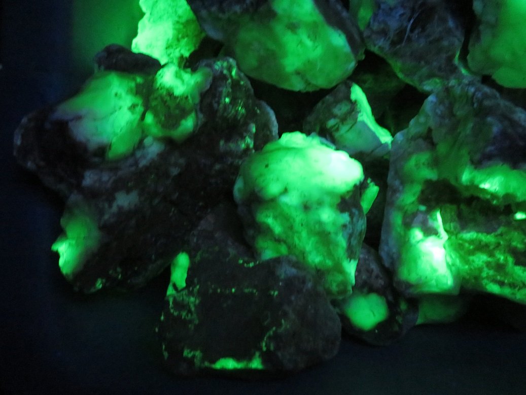 Fluorescent Hyalite Opal Rough-Durango Mexico